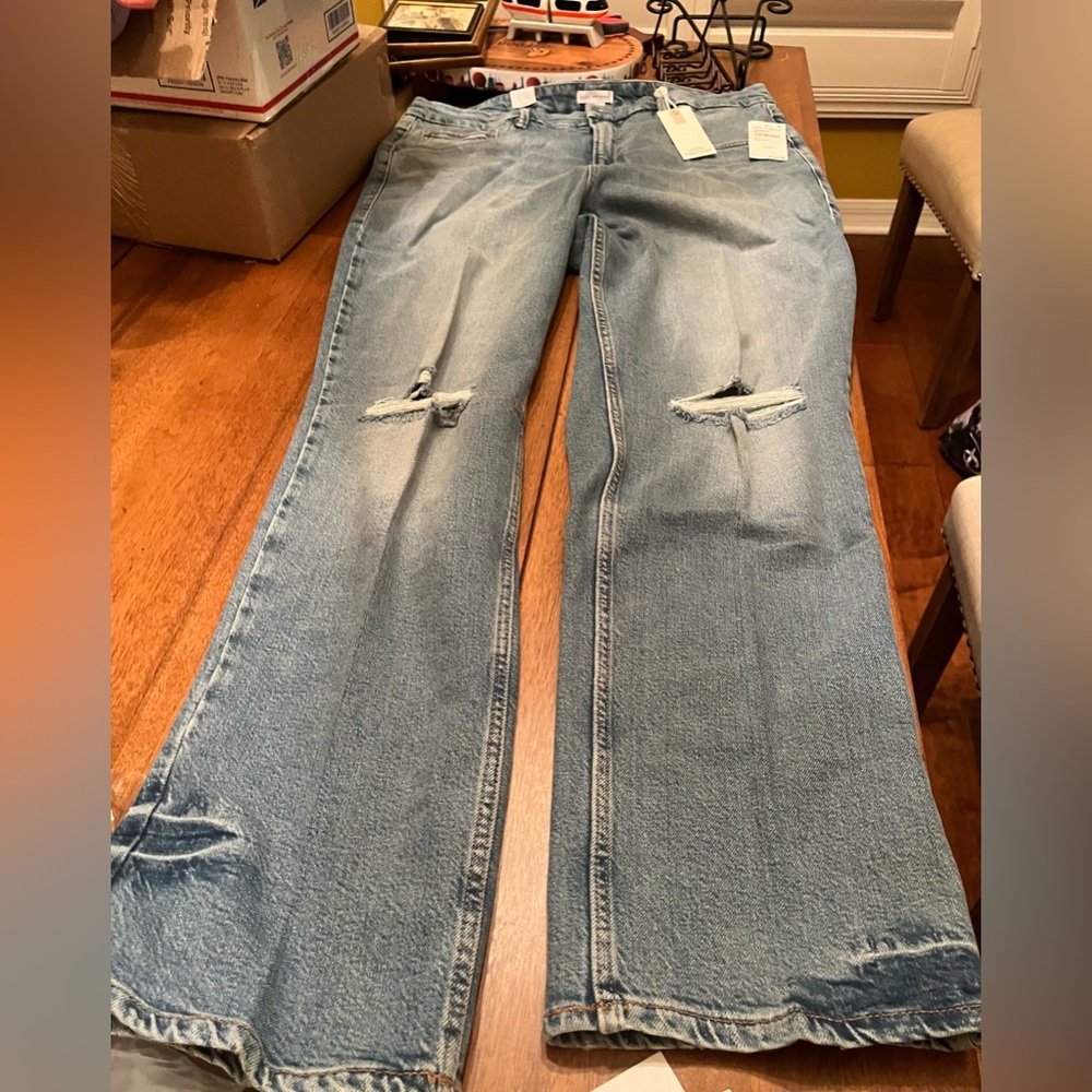 Good American Women’s  Light Wash Distressed Straight-Leg Jeans